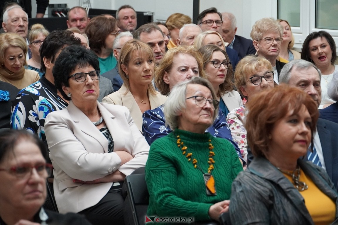 175. lecia Szpitalnictwa w Ostrołęce. Wręczono medale „Zadłużony dla Szpitala w Ostrołęce [15.03.2024] - zdjęcie #123 - eOstroleka.pl