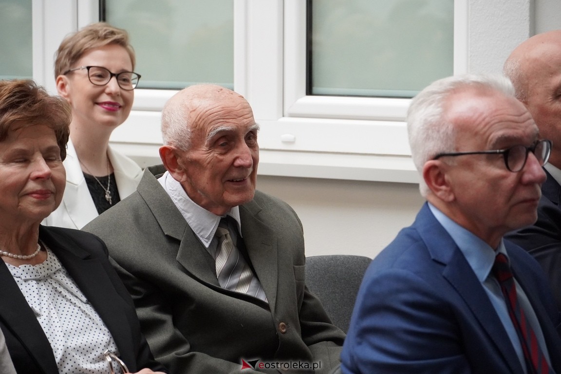 175. lecia Szpitalnictwa w Ostrołęce. Wręczono medale „Zadłużony dla Szpitala w Ostrołęce [15.03.2024] - zdjęcie #117 - eOstroleka.pl