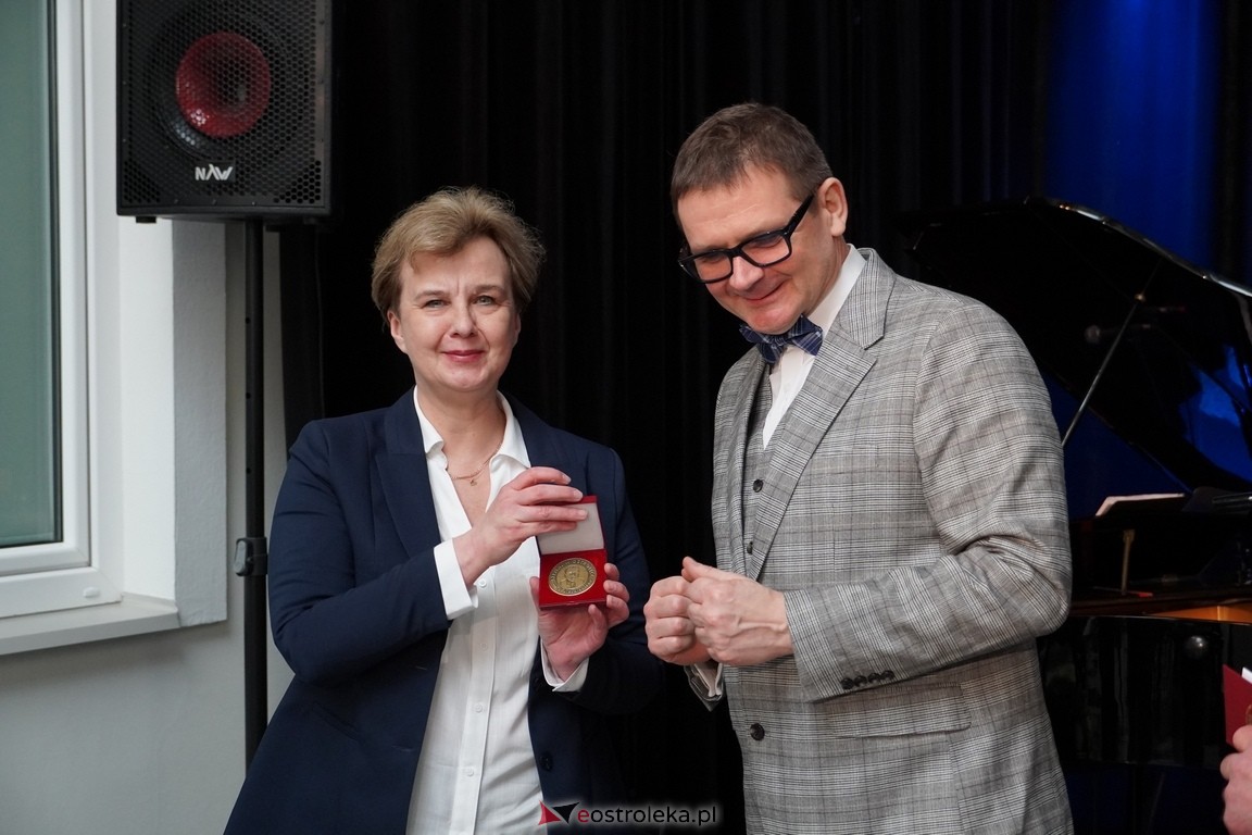 175. lecia Szpitalnictwa w Ostrołęce. Wręczono medale „Zadłużony dla Szpitala w Ostrołęce [15.03.2024] - zdjęcie #106 - eOstroleka.pl