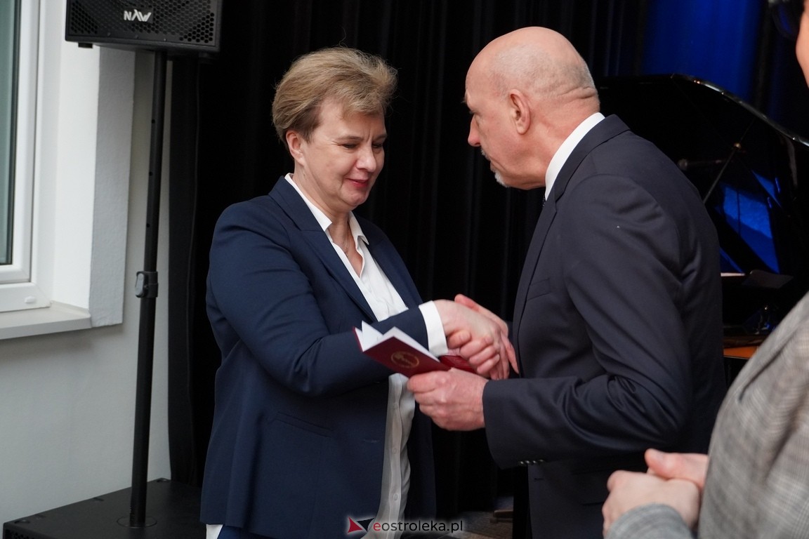 175. lecia Szpitalnictwa w Ostrołęce. Wręczono medale „Zadłużony dla Szpitala w Ostrołęce [15.03.2024] - zdjęcie #105 - eOstroleka.pl