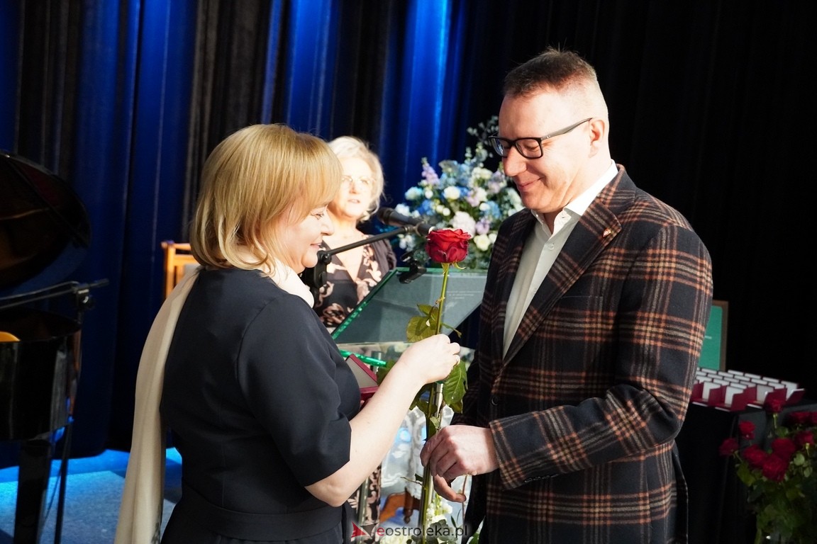 175. lecia Szpitalnictwa w Ostrołęce. Wręczono medale „Zadłużony dla Szpitala w Ostrołęce [15.03.2024] - zdjęcie #101 - eOstroleka.pl