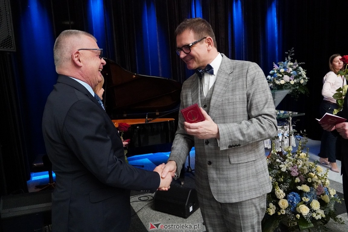 175. lecia Szpitalnictwa w Ostrołęce. Wręczono medale „Zadłużony dla Szpitala w Ostrołęce [15.03.2024] - zdjęcie #99 - eOstroleka.pl