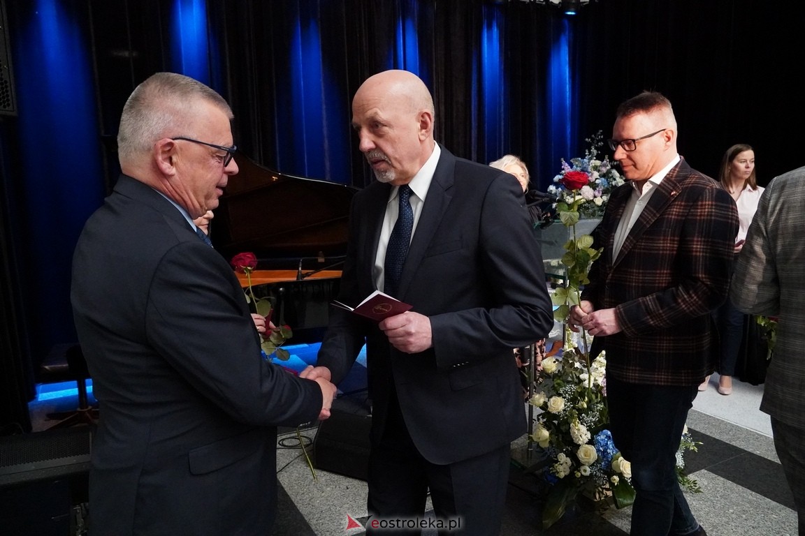 175. lecia Szpitalnictwa w Ostrołęce. Wręczono medale „Zadłużony dla Szpitala w Ostrołęce [15.03.2024] - zdjęcie #97 - eOstroleka.pl