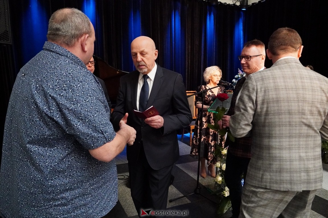 175. lecia Szpitalnictwa w Ostrołęce. Wręczono medale „Zadłużony dla Szpitala w Ostrołęce [15.03.2024] - zdjęcie #93 - eOstroleka.pl