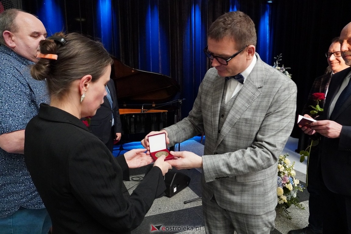 175. lecia Szpitalnictwa w Ostrołęce. Wręczono medale „Zadłużony dla Szpitala w Ostrołęce [15.03.2024] - zdjęcie #92 - eOstroleka.pl