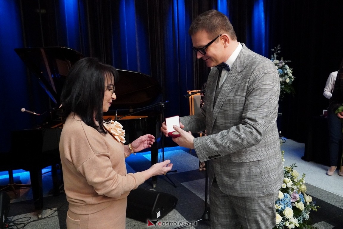 175. lecia Szpitalnictwa w Ostrołęce. Wręczono medale „Zadłużony dla Szpitala w Ostrołęce [15.03.2024] - zdjęcie #85 - eOstroleka.pl