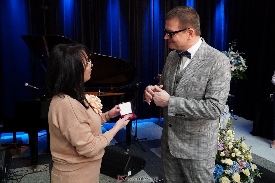 175. lecia Szpitalnictwa w Ostrołęce. Wręczono medale „Zadłużony dla Szpitala w Ostrołęce [15.03.2024] - zdjęcie #84 - eOstroleka.pl
