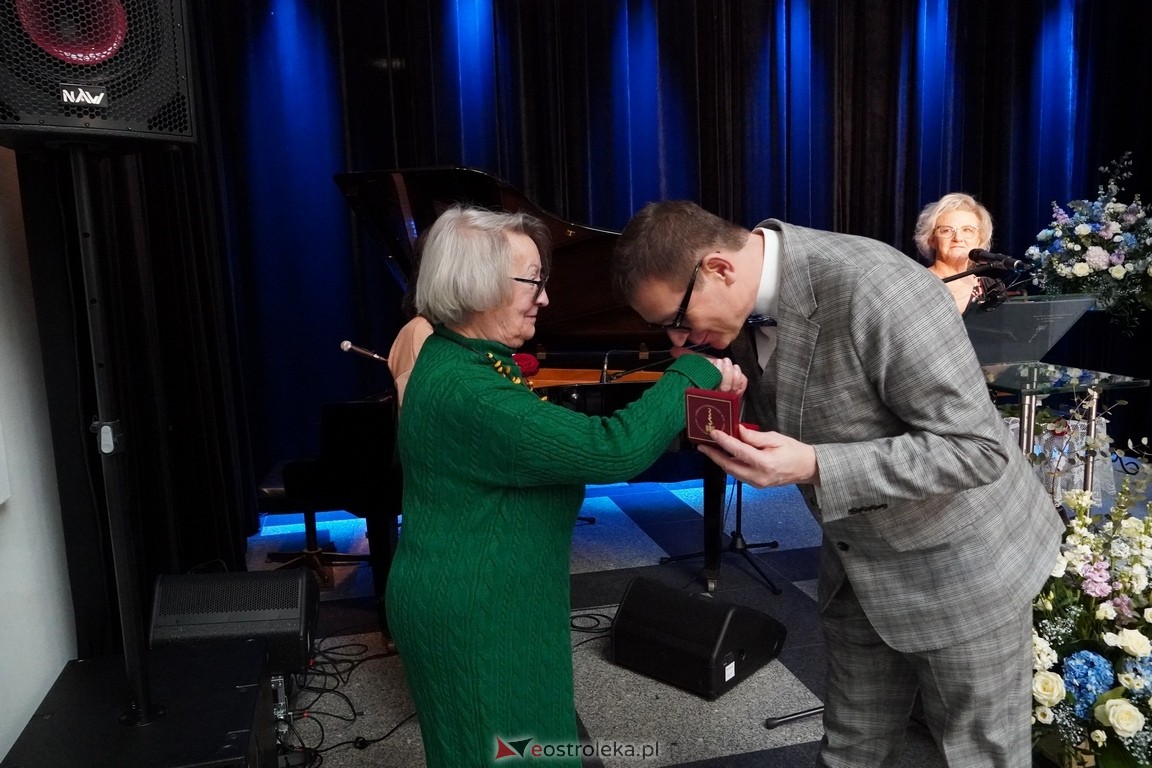 175. lecia Szpitalnictwa w Ostrołęce. Wręczono medale „Zadłużony dla Szpitala w Ostrołęce [15.03.2024] - zdjęcie #80 - eOstroleka.pl
