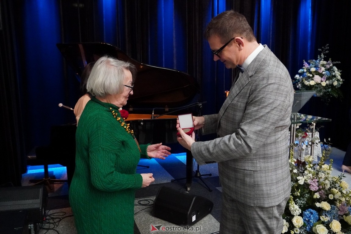175. lecia Szpitalnictwa w Ostrołęce. Wręczono medale „Zadłużony dla Szpitala w Ostrołęce [15.03.2024] - zdjęcie #79 - eOstroleka.pl