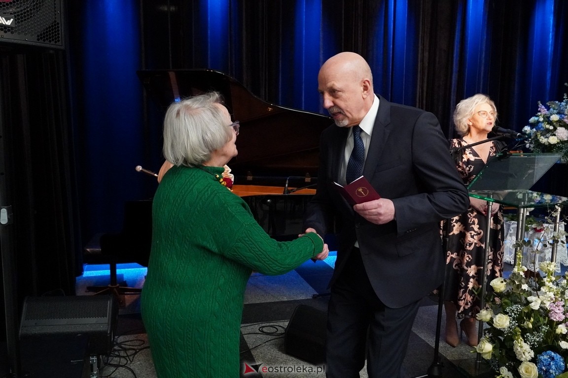 175. lecia Szpitalnictwa w Ostrołęce. Wręczono medale „Zadłużony dla Szpitala w Ostrołęce [15.03.2024] - zdjęcie #78 - eOstroleka.pl