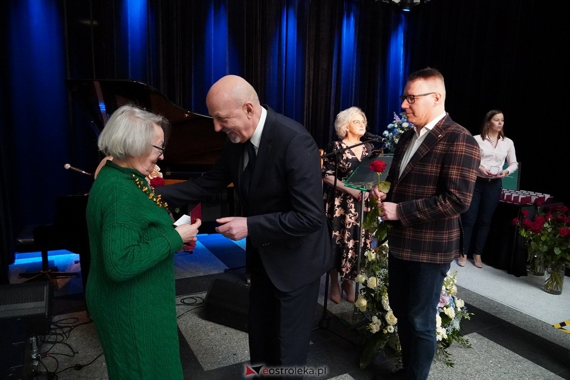175. lecia Szpitalnictwa w Ostrołęce. Wręczono medale „Zadłużony dla Szpitala w Ostrołęce [15.03.2024] - zdjęcie #77 - eOstroleka.pl