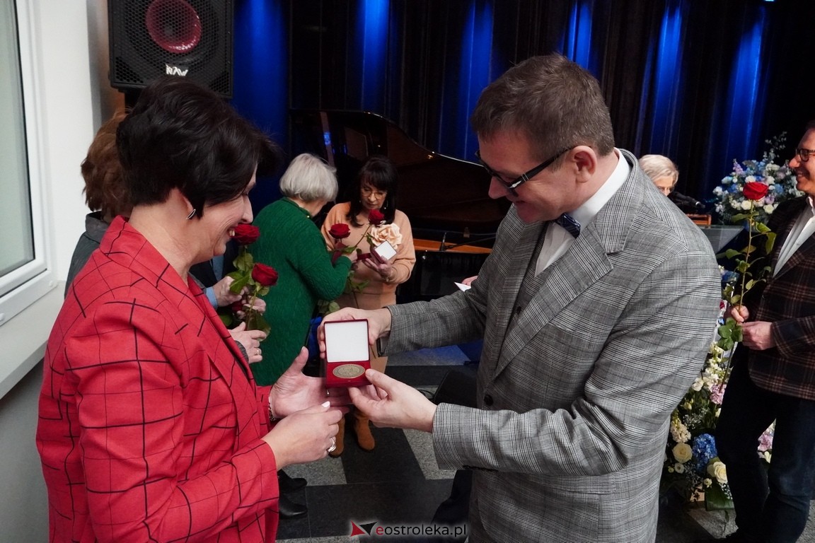 175. lecia Szpitalnictwa w Ostrołęce. Wręczono medale „Zadłużony dla Szpitala w Ostrołęce [15.03.2024] - zdjęcie #65 - eOstroleka.pl