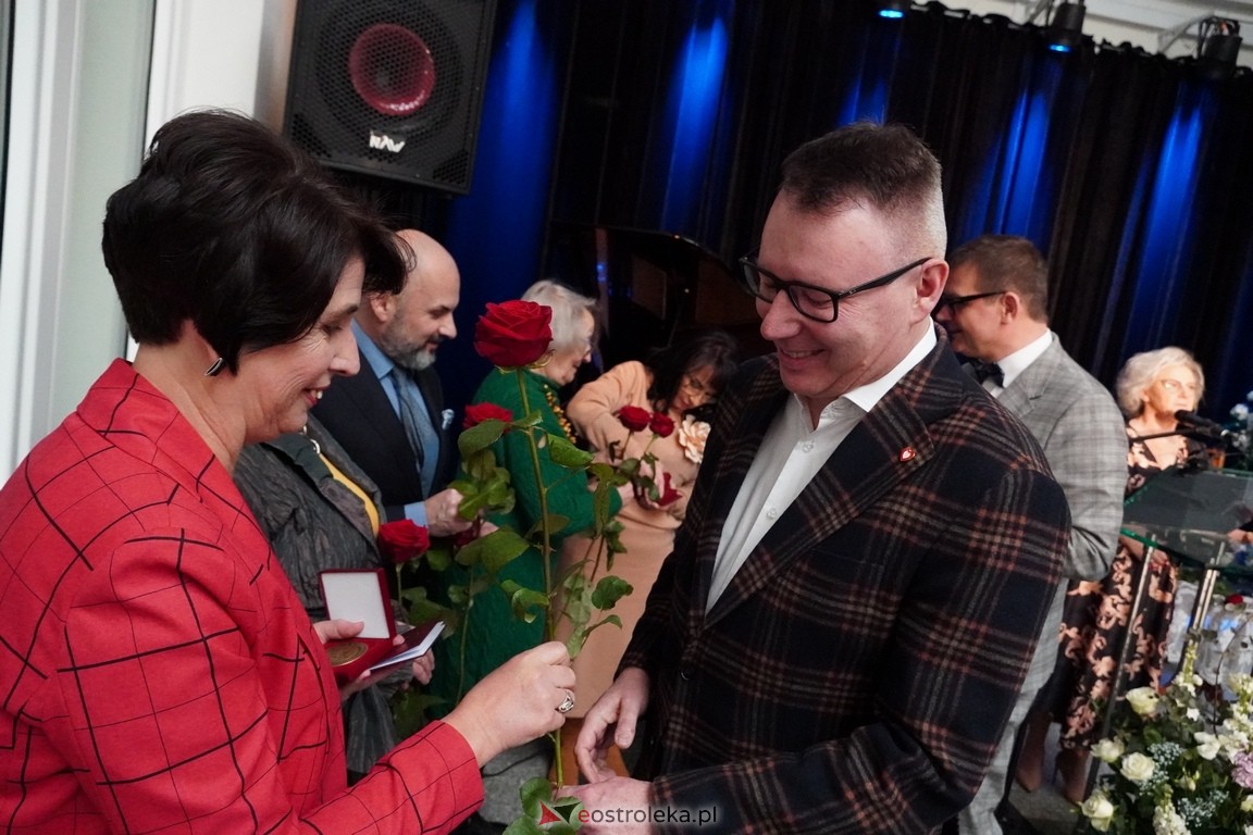 175. lecia Szpitalnictwa w Ostrołęce. Wręczono medale „Zadłużony dla Szpitala w Ostrołęce [15.03.2024] - zdjęcie #63 - eOstroleka.pl