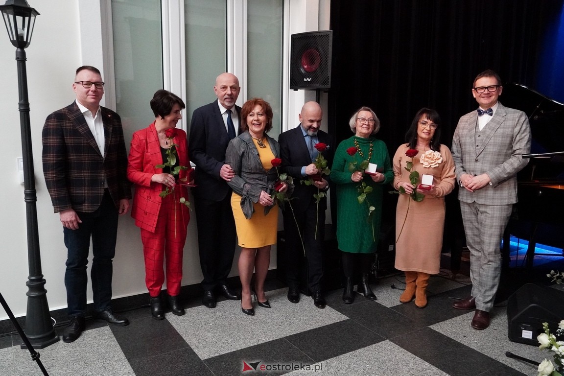 175. lecia Szpitalnictwa w Ostrołęce. Wręczono medale „Zadłużony dla Szpitala w Ostrołęce [15.03.2024] - zdjęcie #62 - eOstroleka.pl