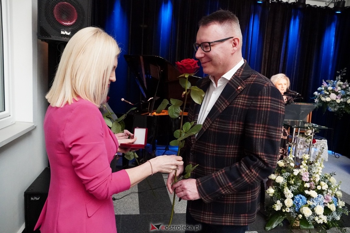 175. lecia Szpitalnictwa w Ostrołęce. Wręczono medale „Zadłużony dla Szpitala w Ostrołęce [15.03.2024] - zdjęcie #55 - eOstroleka.pl