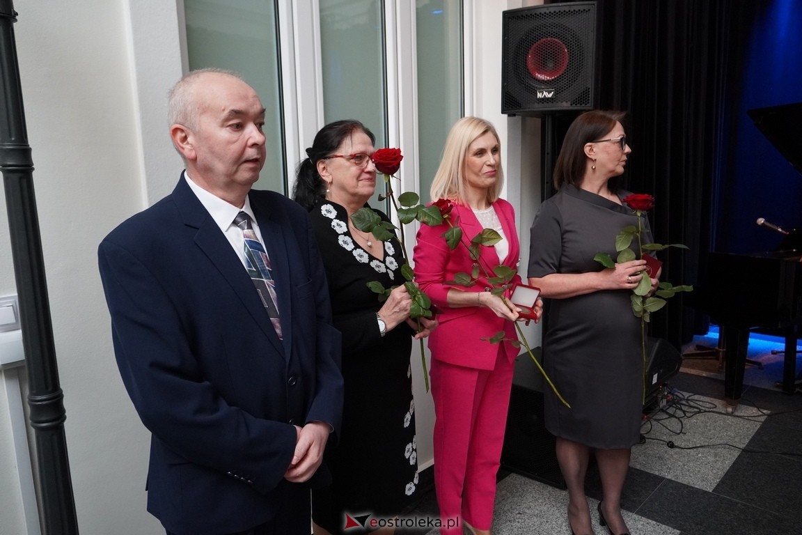 175. lecia Szpitalnictwa w Ostrołęce. Wręczono medale „Zadłużony dla Szpitala w Ostrołęce [15.03.2024] - zdjęcie #51 - eOstroleka.pl