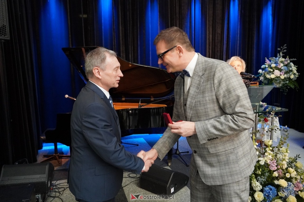 175. lecia Szpitalnictwa w Ostrołęce. Wręczono medale „Zadłużony dla Szpitala w Ostrołęce [15.03.2024] - zdjęcie #45 - eOstroleka.pl