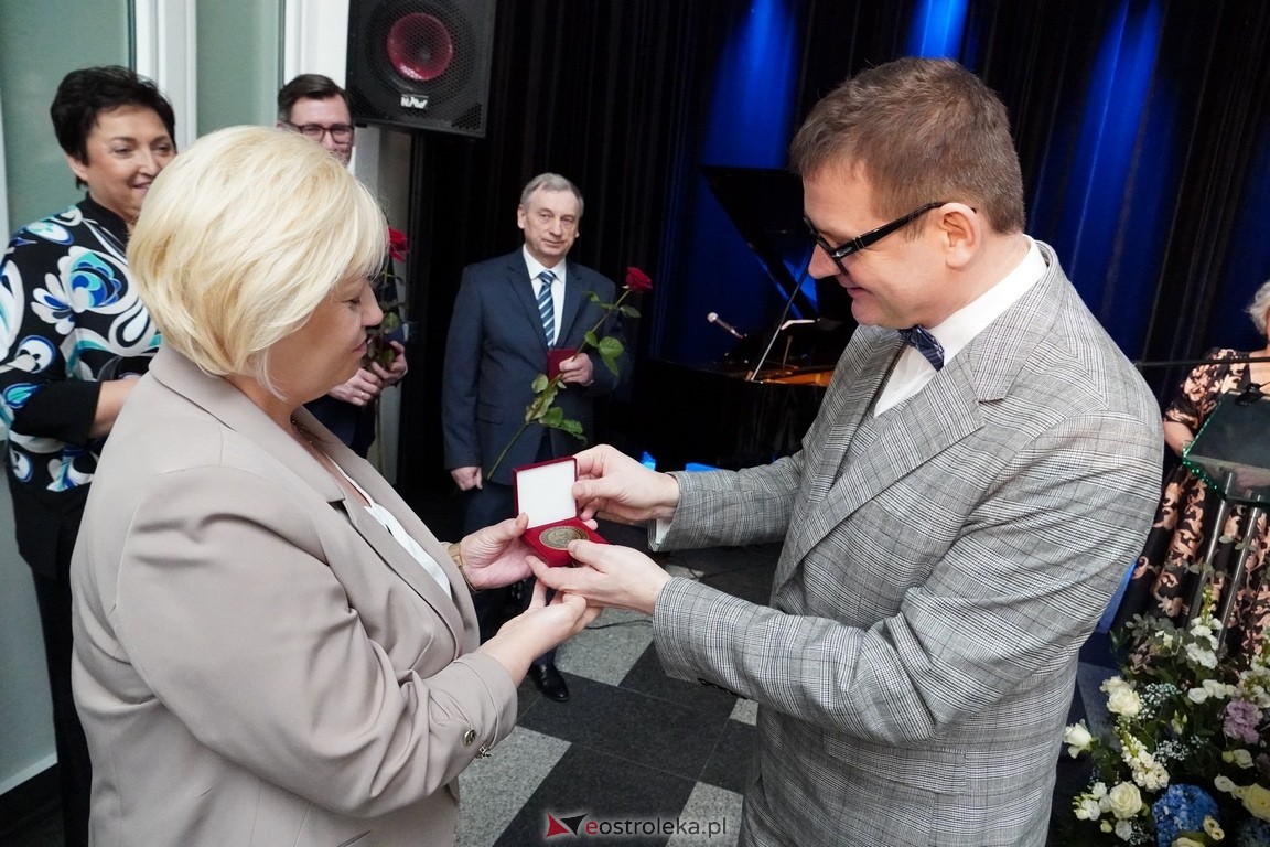 175. lecia Szpitalnictwa w Ostrołęce. Wręczono medale „Zadłużony dla Szpitala w Ostrołęce [15.03.2024] - zdjęcie #30 - eOstroleka.pl