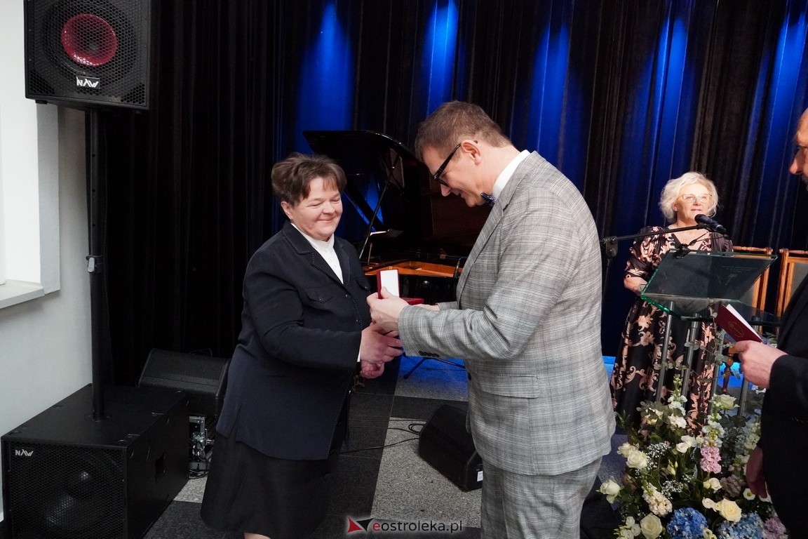175. lecia Szpitalnictwa w Ostrołęce. Wręczono medale „Zadłużony dla Szpitala w Ostrołęce [15.03.2024] - zdjęcie #27 - eOstroleka.pl