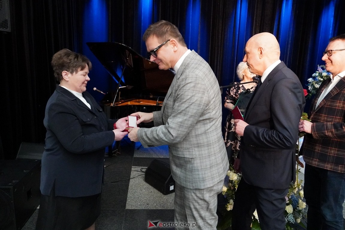 175. lecia Szpitalnictwa w Ostrołęce. Wręczono medale „Zadłużony dla Szpitala w Ostrołęce [15.03.2024] - zdjęcie #26 - eOstroleka.pl