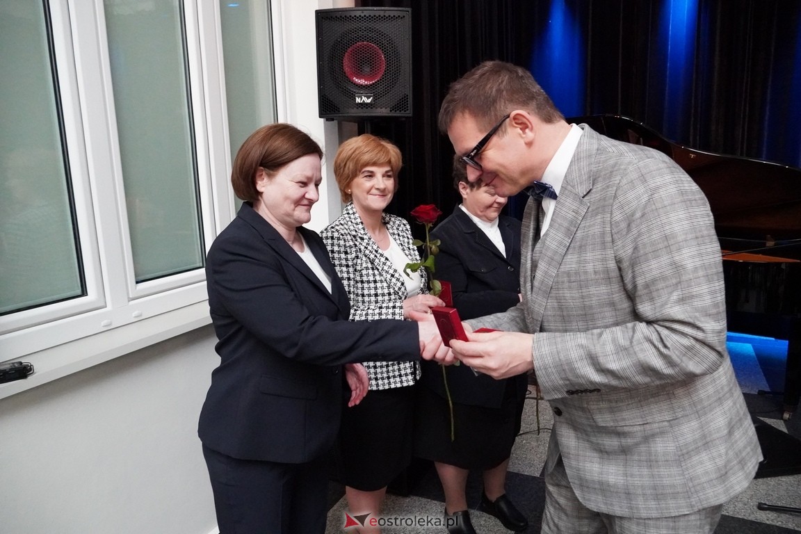 175. lecia Szpitalnictwa w Ostrołęce. Wręczono medale „Zadłużony dla Szpitala w Ostrołęce [15.03.2024] - zdjęcie #21 - eOstroleka.pl