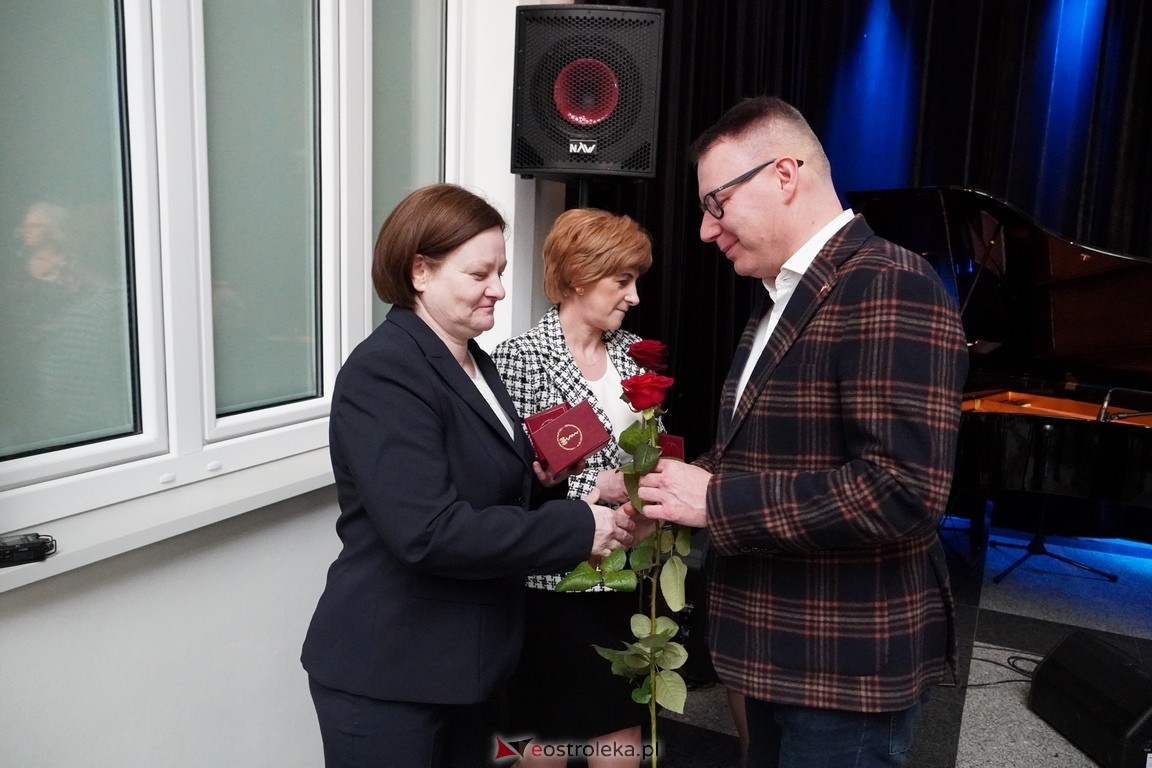 175. lecia Szpitalnictwa w Ostrołęce. Wręczono medale „Zadłużony dla Szpitala w Ostrołęce [15.03.2024] - zdjęcie #20 - eOstroleka.pl