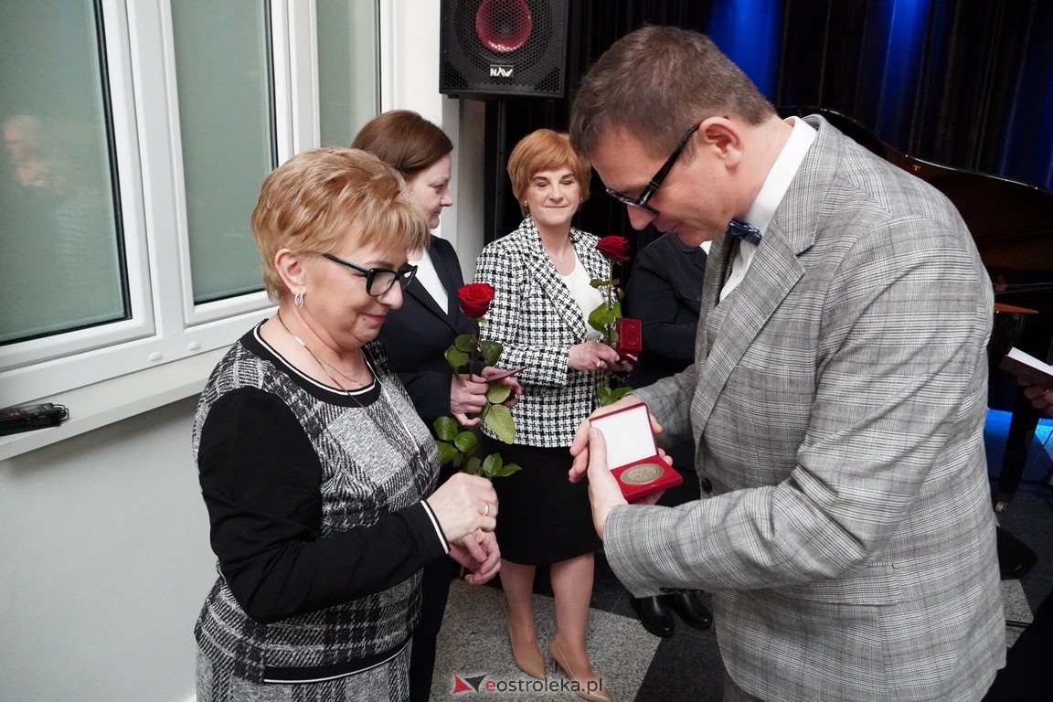 175. lecia Szpitalnictwa w Ostrołęce. Wręczono medale „Zadłużony dla Szpitala w Ostrołęce [15.03.2024] - zdjęcie #19 - eOstroleka.pl