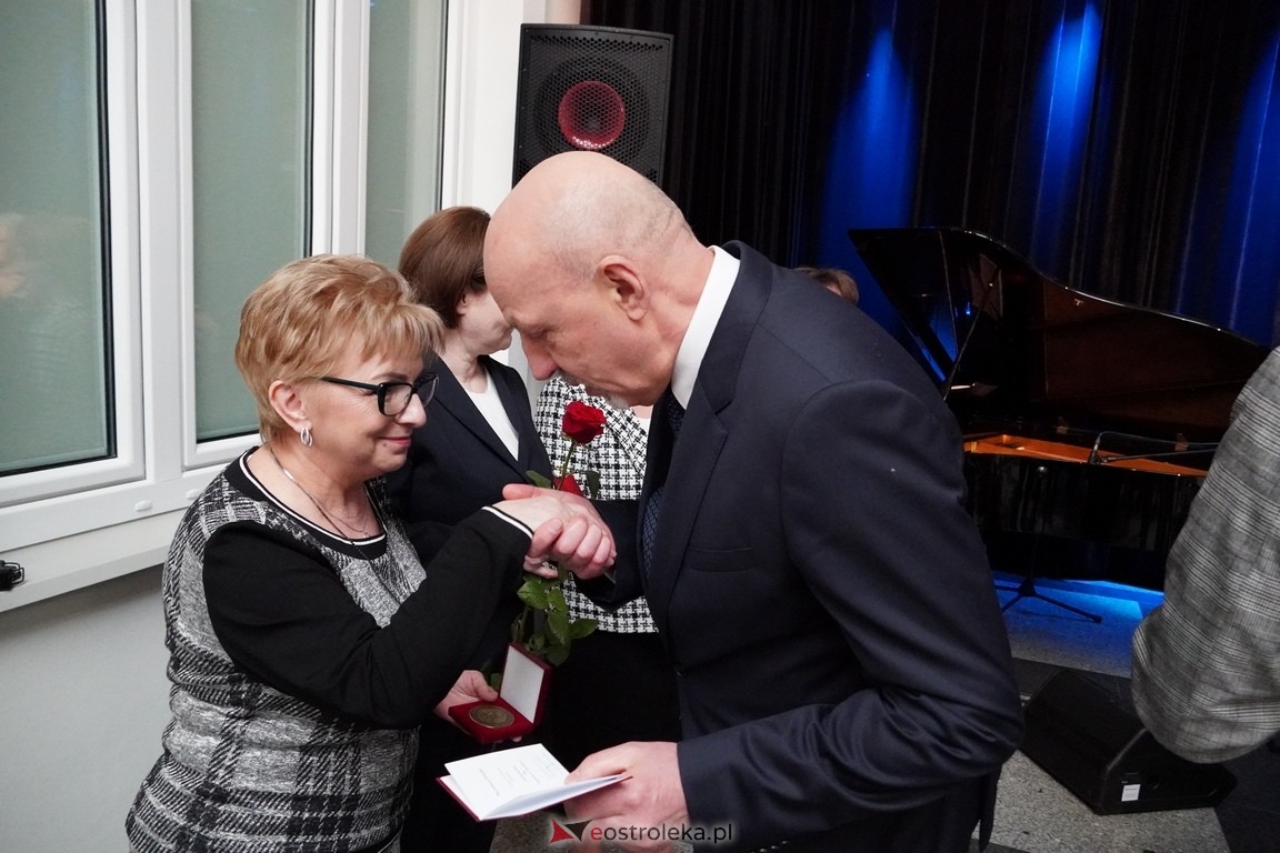 175. lecia Szpitalnictwa w Ostrołęce. Wręczono medale „Zadłużony dla Szpitala w Ostrołęce [15.03.2024] - zdjęcie #18 - eOstroleka.pl