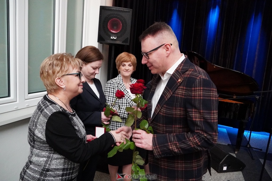 175. lecia Szpitalnictwa w Ostrołęce. Wręczono medale „Zadłużony dla Szpitala w Ostrołęce [15.03.2024] - zdjęcie #16 - eOstroleka.pl