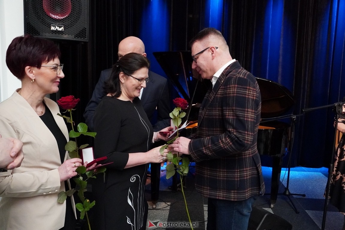 175. lecia Szpitalnictwa w Ostrołęce. Wręczono medale „Zadłużony dla Szpitala w Ostrołęce [15.03.2024] - zdjęcie #5 - eOstroleka.pl