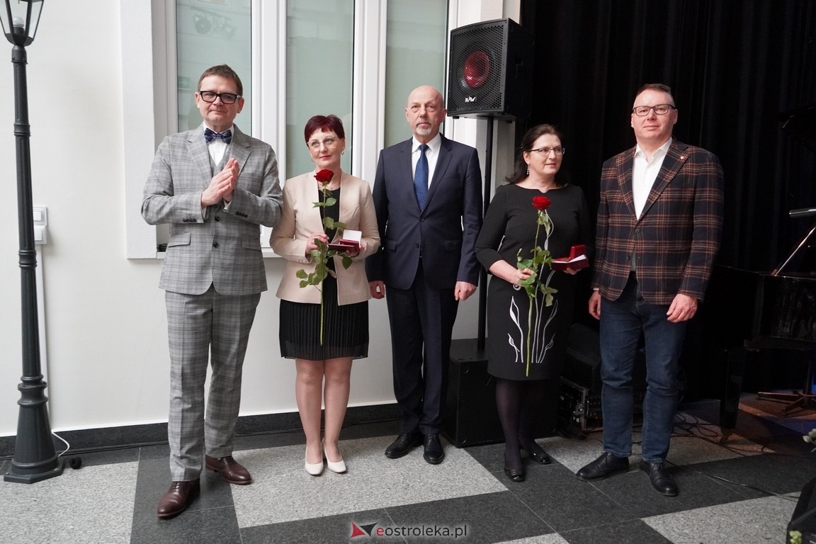 175. lecia Szpitalnictwa w Ostrołęce. Wręczono medale „Zadłużony dla Szpitala w Ostrołęce [15.03.2024] - zdjęcie #4 - eOstroleka.pl
