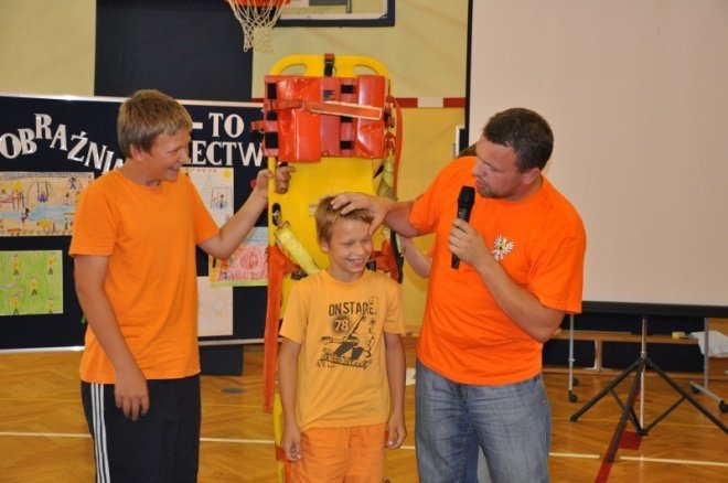 Uczniowie SP6 poznali zasady zachowania nad wodą (15.VI.2011 - zdjęcie #3 - eOstroleka.pl