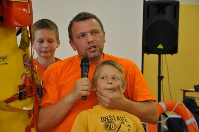Uczniowie SP6 poznali zasady zachowania nad wodą (15.VI.2011 - zdjęcie #2 - eOstroleka.pl