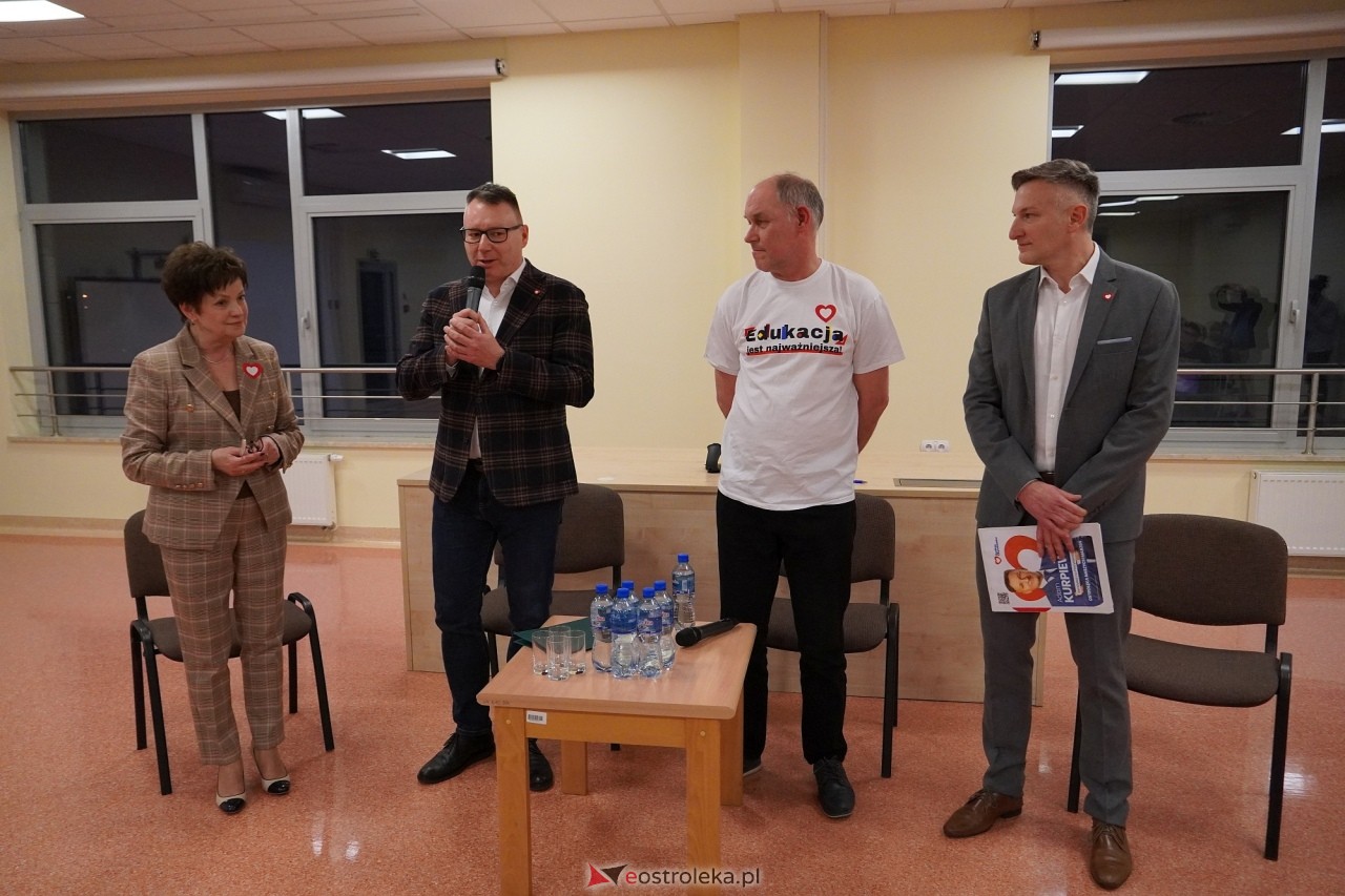 Otwarte spotkanie Koalicji Obywatelskiej w sprawie ostrołęckiej oświaty [15.03.2024] - zdjęcie #25 - eOstroleka.pl