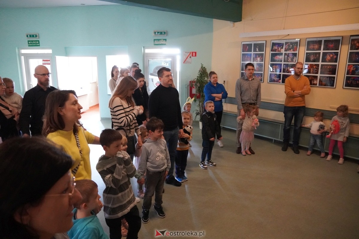 Słuchowisko teatralne Las w Klubie Oczko [16.03.2024] - zdjęcie #28 - eOstroleka.pl