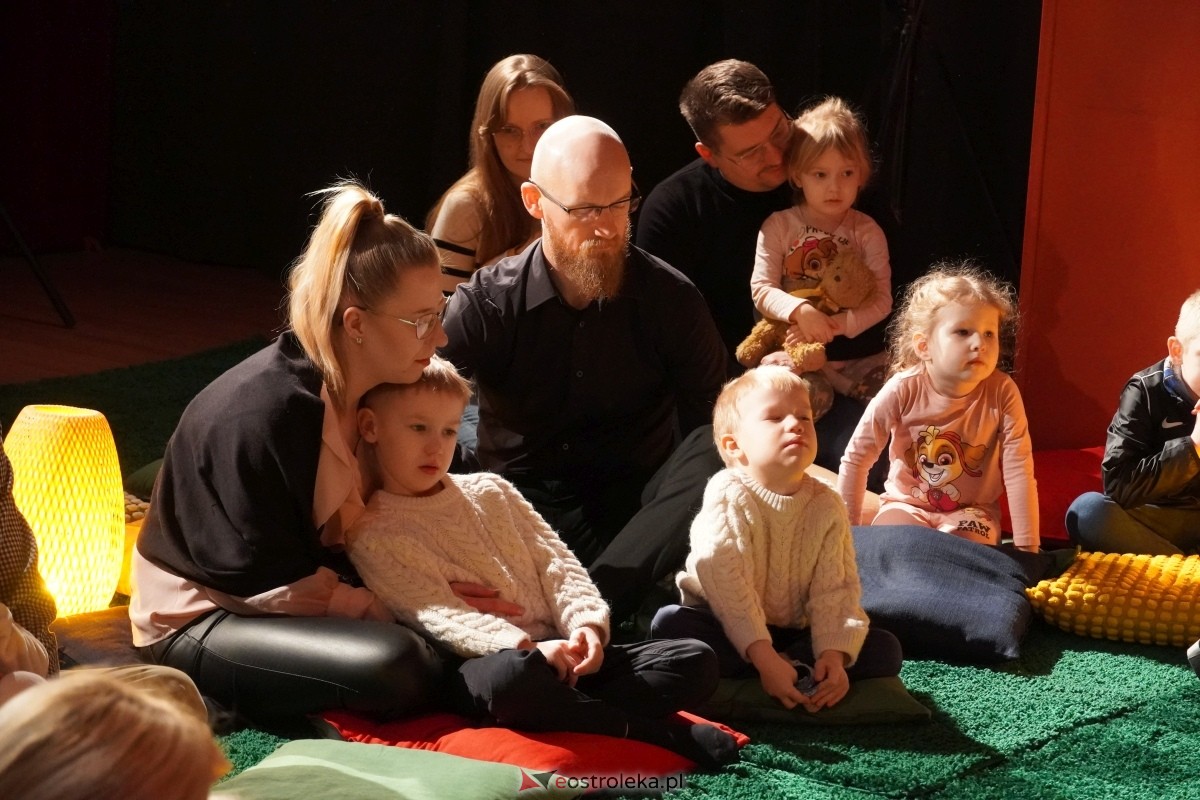 Słuchowisko teatralne Las w Klubie Oczko [16.03.2024] - zdjęcie #15 - eOstroleka.pl