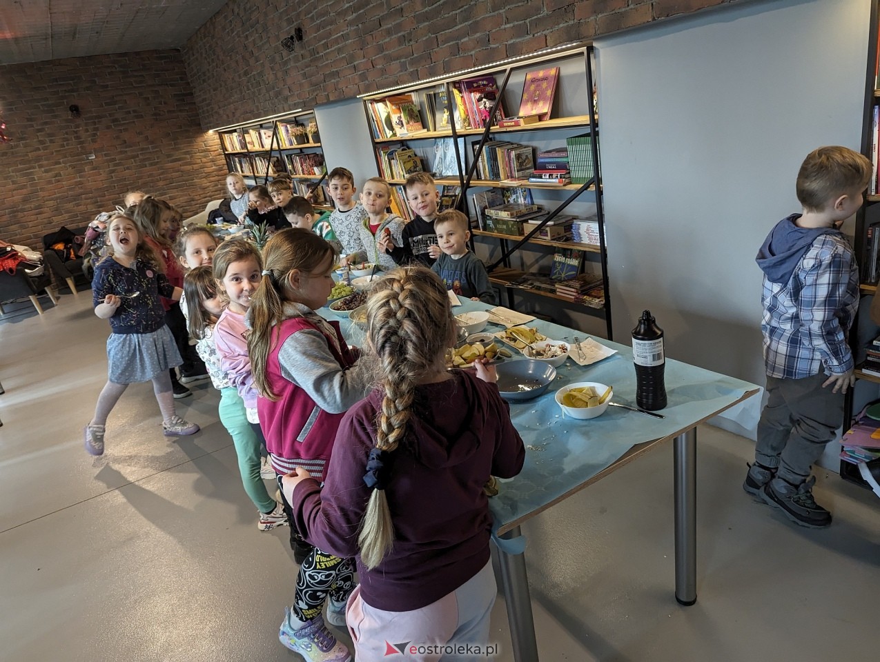Wiosenne Smaki Natury - warsztaty kulinarne dla przedszkolaków [15.03.2024] - zdjęcie #12 - eOstroleka.pl