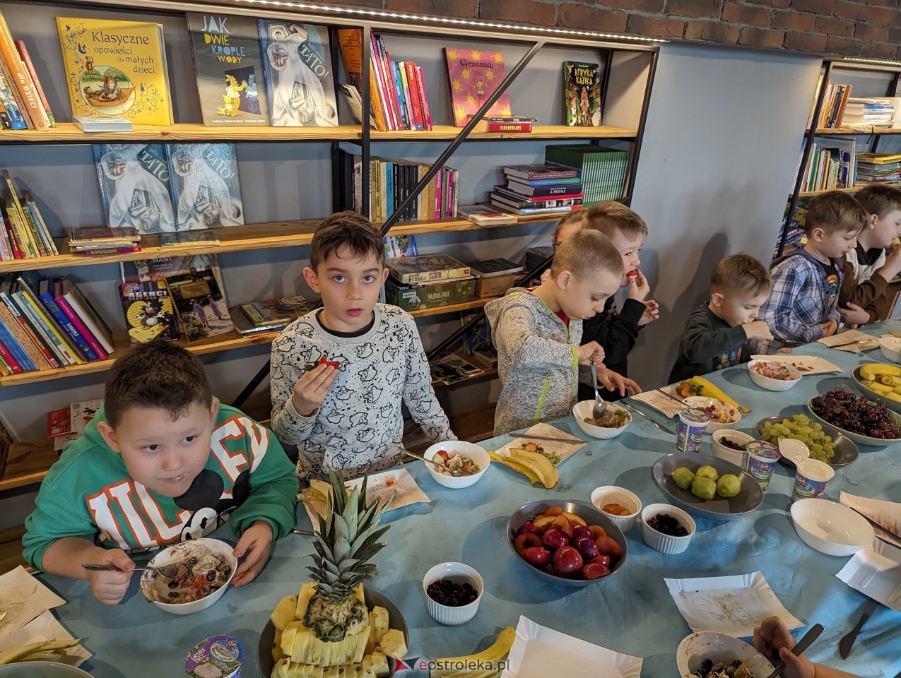 Wiosenne Smaki Natury - warsztaty kulinarne dla przedszkolaków [15.03.2024] - zdjęcie #10 - eOstroleka.pl
