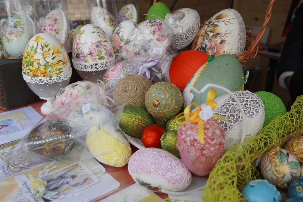 Rzekuński Jarmark Wielkanocny: Tradycja i radość w sercu Mazowsza [16.03.2024] - zdjęcie #17 - eOstroleka.pl