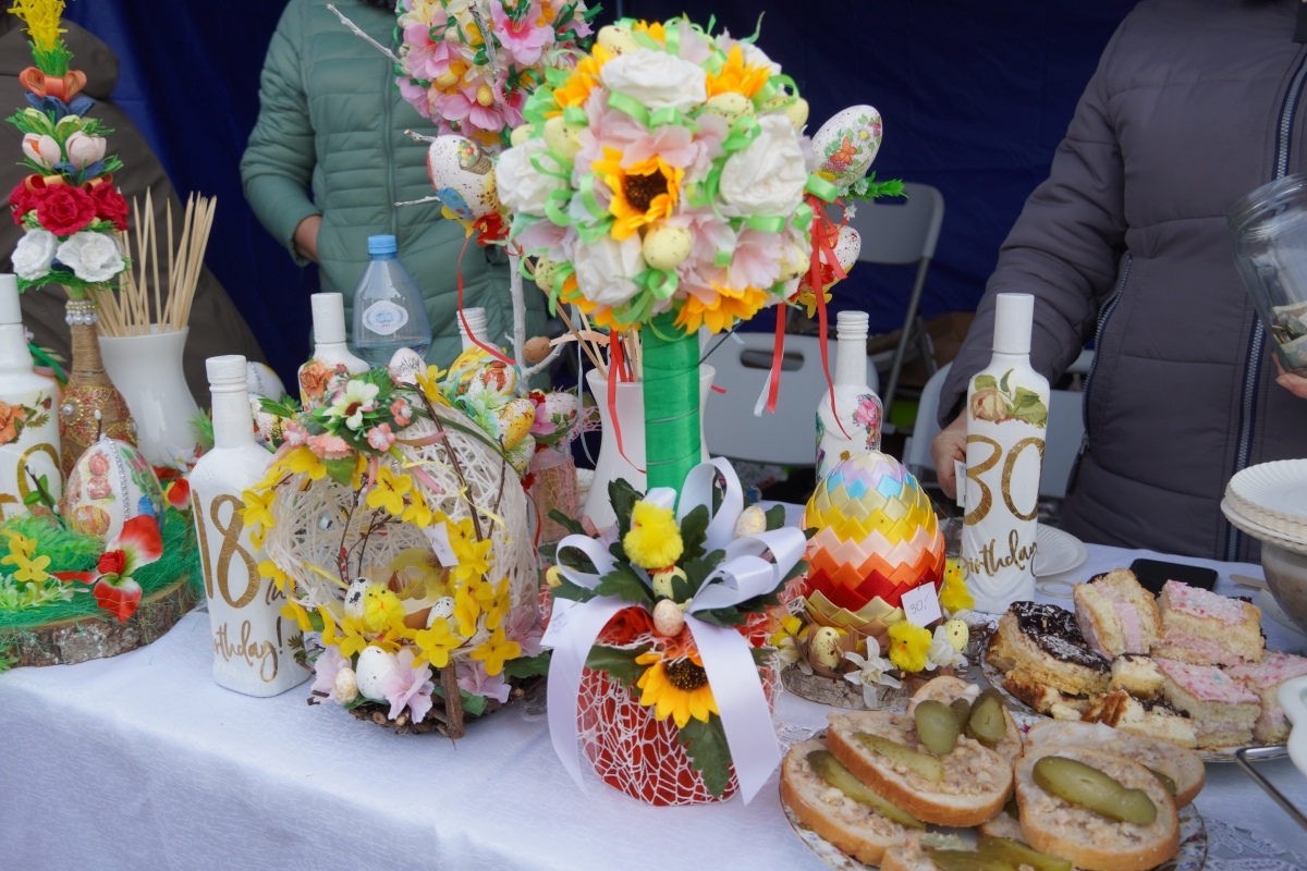 Rzekuński Jarmark Wielkanocny: Tradycja i radość w sercu Mazowsza [16.03.2024] - zdjęcie #42 - eOstroleka.pl