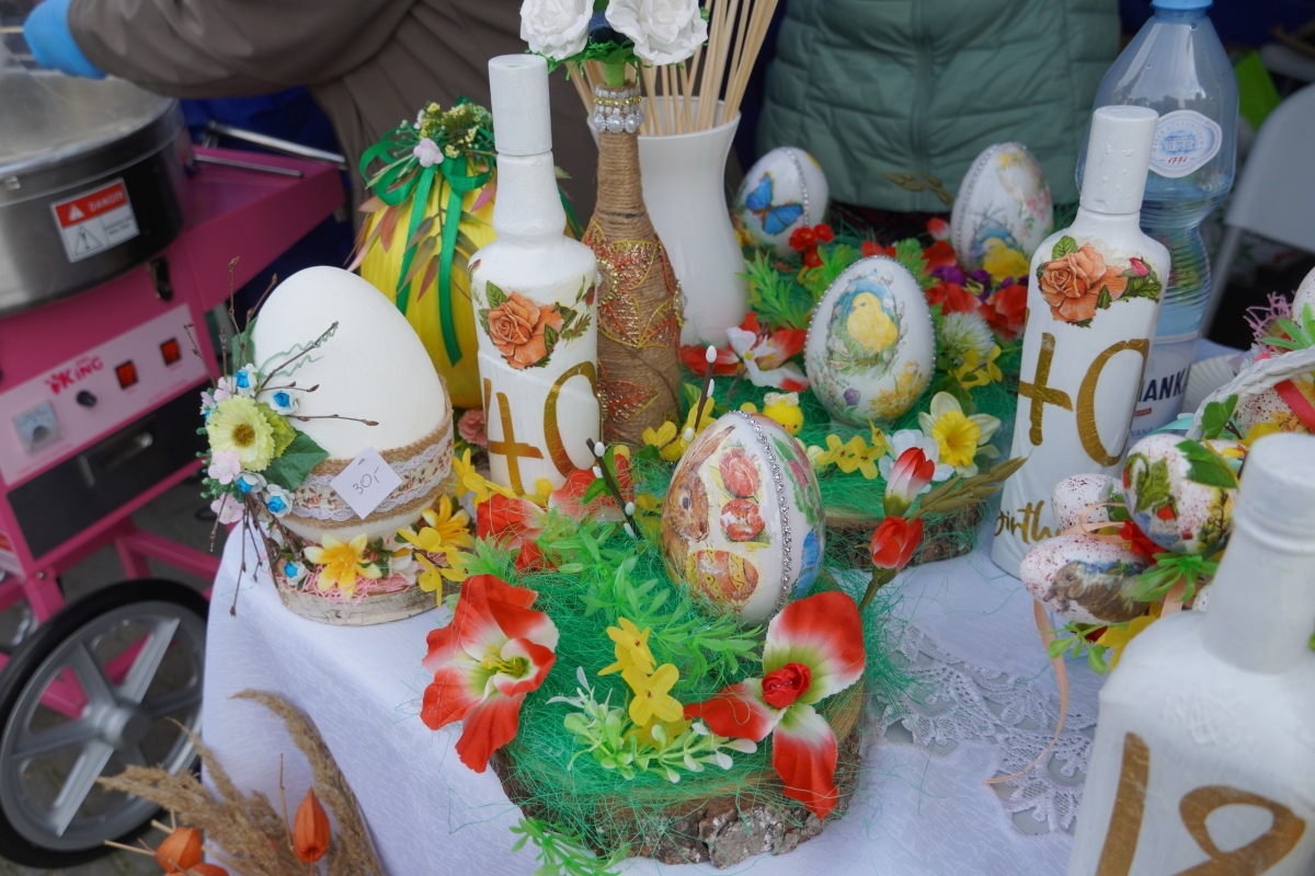 Rzekuński Jarmark Wielkanocny: Tradycja i radość w sercu Mazowsza [16.03.2024] - zdjęcie #43 - eOstroleka.pl