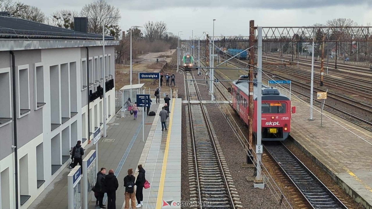 Dworzec kolejowy: pierwszy pociąg z Białegostoku [18.03.2024] - zdjęcie #8 - eOstroleka.pl