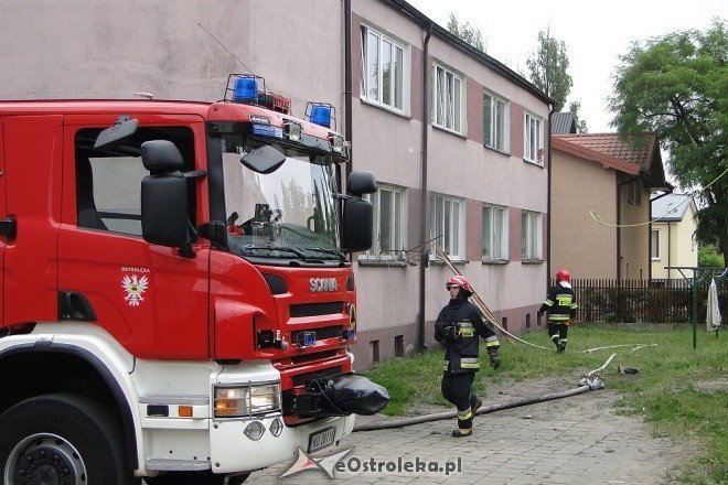 Kolejny pożar na Sienkiewicza (15.06.2011) - zdjęcie #3 - eOstroleka.pl