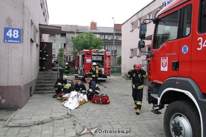 Kolejny pożar na Sienkiewicza (15.06.2011) - zdjęcie #7 - eOstroleka.pl