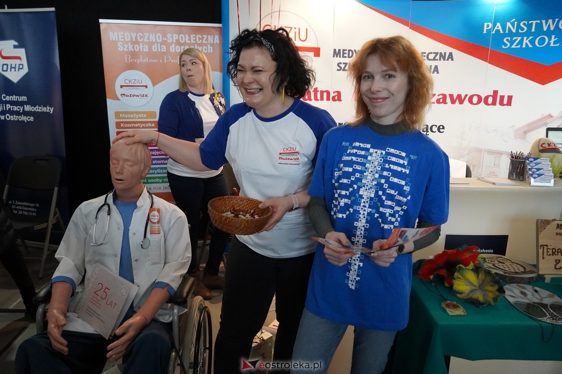 Forum Edukacyjne 2024 i XIII Młodzieżowe Targi Edukacji i Pracy [20.03.2024] - zdjęcie #142 - eOstroleka.pl