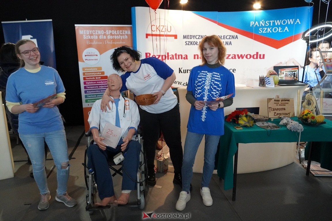 Forum Edukacyjne 2024 i XIII Młodzieżowe Targi Edukacji i Pracy [20.03.2024] - zdjęcie #140 - eOstroleka.pl