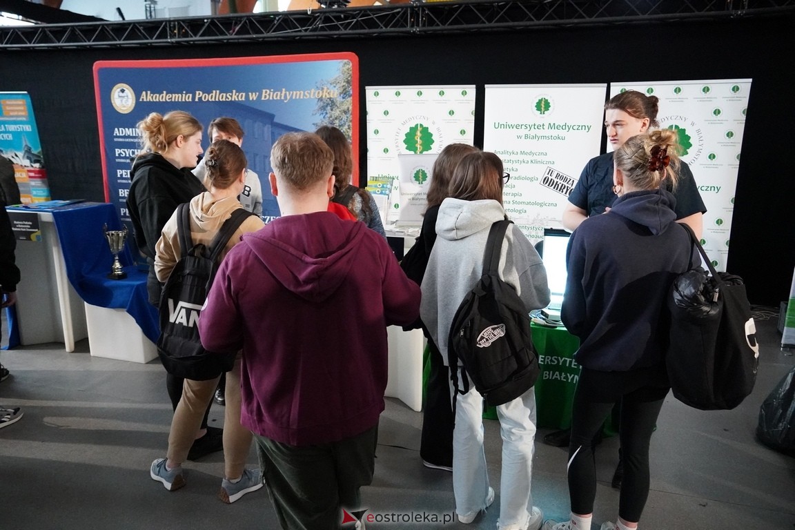 Forum Edukacyjne 2024 i XIII Młodzieżowe Targi Edukacji i Pracy [20.03.2024] - zdjęcie #136 - eOstroleka.pl