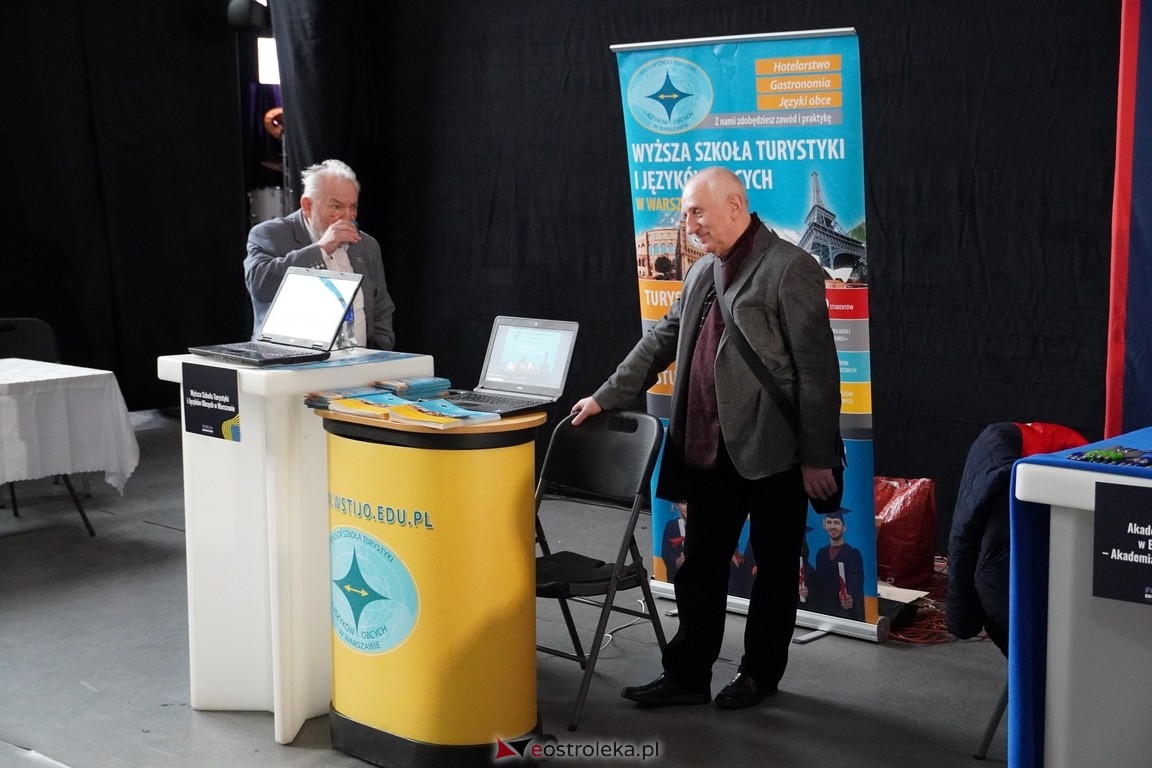 Forum Edukacyjne 2024 i XIII Młodzieżowe Targi Edukacji i Pracy [20.03.2024] - zdjęcie #135 - eOstroleka.pl