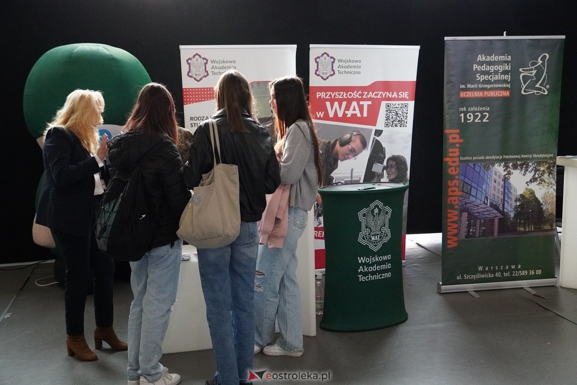 Forum Edukacyjne 2024 i XIII Młodzieżowe Targi Edukacji i Pracy [20.03.2024] - zdjęcie #134 - eOstroleka.pl