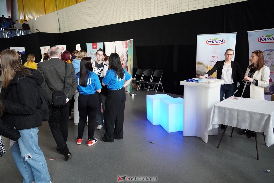 Forum Edukacyjne 2024 i XIII Młodzieżowe Targi Edukacji i Pracy [20.03.2024] - zdjęcie #132 - eOstroleka.pl